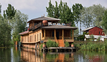 Kashmir Houseboat Tours